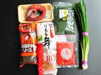 step1: <span class="group_1">鰹魚湯</span>：

將所有材料在小煲內煲滾，20分鐘後，隔起湯料，放涼