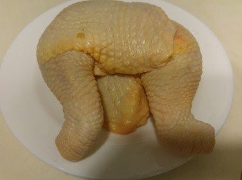 step1: 雞髀可選雪藏或新鮮，新鮮雞脾肉質更加好味。