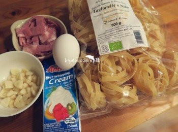 step1: 培根蒜頭切片