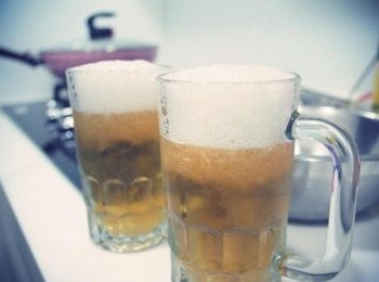 step8: 舖在上頭!!! 這樣很像就完成啦~~~還沒啦^^" 請冷藏1個小時!!!!