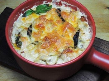 step7: 焗烤的過程中飄出濃郁的牛奶味與蒜香，熱熱的吃最好吃喔!!!