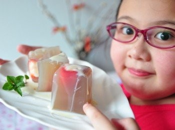 step7: 最後淋上適量的鷹牌練奶，就能冰涼享用!