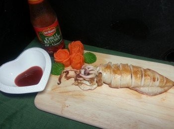 step10: 將鮮魷切開一段段,配上地捫香辣蕃茄汁進食即可