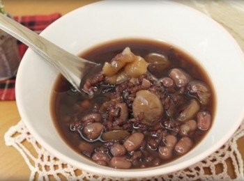 step4: 有桂圓..紅豆還有紫米~~~都對女生很好呢!!溫暖小溫補~~吃的身體暖呼呼的呢!!