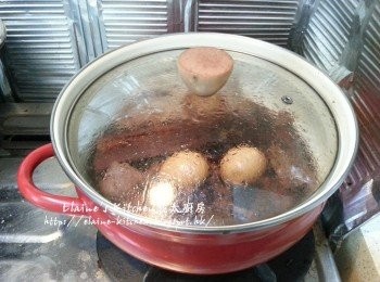 step10: 最後加入雞蛋轉大火滷多10分鐘 , 熄火焗2小時至入味