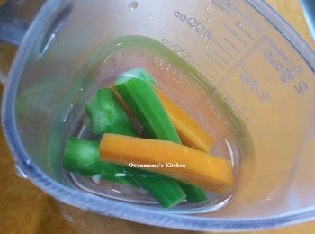 step2: 將芥蘭段／紅甘筍段蒸分半鐘，立即浸在冰水中，冷卻後撈起，抹乾備用

**芥蘭／紅甘筍段長度與未煮<a href="https://bit.ly/3zHU5V3" target="_blank" data-keyword="雞翼" class="guide-link"><strong>雞翼</strong></a> <span style="display:inline-block;vertical-align:middle;margin-top:-3px;color:initial;border-radius:3px;padding:2px 3px;font-size:12px;line-height:14px;background:#87d300;color:#fff;">即買</span> 相約便可， 因煎熟候<a href="https://bit.ly/3zHU5V3" target="_blank" data-keyword="雞翼" class="guide-link"><strong>雞翼</strong></a> <span style="display:inline-block;vertical-align:middle;margin-top:-3px;color:initial;border-radius:3px;padding:2px 3px;font-size:12px;line-height:14px;background:#87d300;color:#fff;">即買</span> 會縮小。