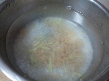 step4: 加入五碗水 , 放入電鍋中 , 外鍋加入二杯半水