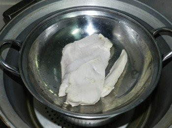 step2: 入電鍋，外鍋一杯半水蒸熟