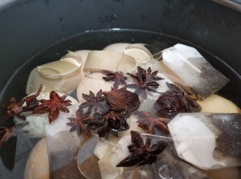 step6: 將其餘材料加入,烹煮1小時後。