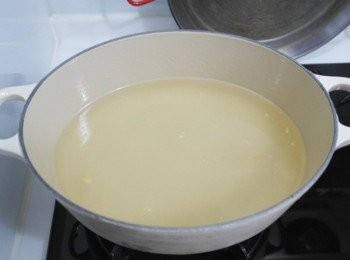 step2: 將高湯倒入鍋中煮至沸騰~~