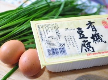 step5: 取出有機豆腐、酒菜及紅殼雞蛋