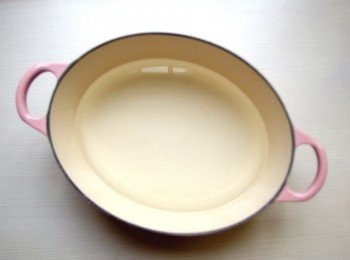 step4: 準備一鍋熱水稍微汆燙過雞腿。