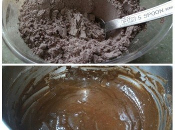 step2: 把低筋粉，泡打粉和可可粉混合伴勻，然後過篩分次加入步驟(1)內拌勻至無粉粒。