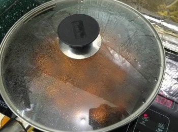 step9: 爐較至最細火，蓋上鑊蓋煮約20分鐘（期間要炒一炒所有材料）