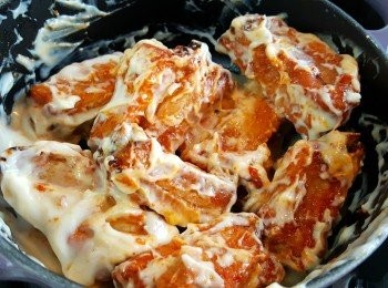 step5: 將排骨放入鍋中拌勻。