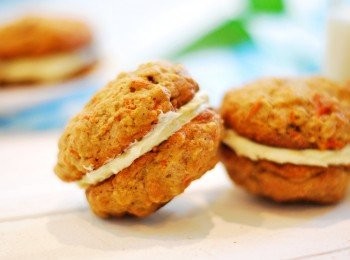 step13: 放假天在家動手烤餅乾吧，把紅蘿蔔和進餅乾麵團裡，變成討喜的清甜味，最好再沏上一壺伯爵紅茶，春日的午後時光就該這樣過！