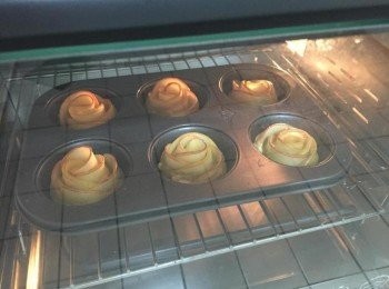 step8: 接著以烤箱190度烘烤約30-40分鐘, 直至酥皮烤至金黃即可