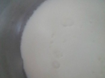 step1: 將牛奶分為2鍋~一鍋牛奶+糖加熱