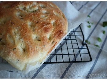 step3: 小記: 如果你們家不是大型對衡式焗爐 ，可在入爐後約5分鐘加上一張錫紙、以免面層過於受熱而變黑。