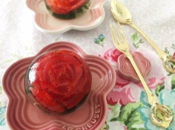 step7: 放入雪櫃 1-2小時便可，如喜歡可蜜糖一起食用