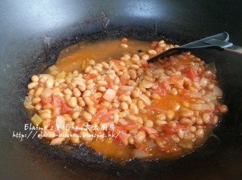 step13: 最後將茄汁豆用慢火煮熱 , 盛起淋在豆腐上即可