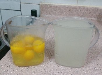 step1: 雞蛋打散， 加入1.5倍分量的雞湯（或清水加小許鹽）充分攪拌