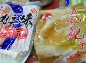 step2: 另外再準備蟹味棒與鮑魚片