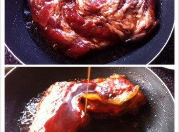 step2: 醃製期間取出半肥瘦用叉子，一直不停的插入肉的表面，好讓醃製的醬料容易滲透肉裡面。