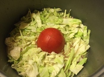 step4: 米洗淨加入水(跟平常煮飯份量再減去半杯就可以) 及其他材料, 按煮飯模式