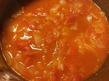 step4: 煮好汁後便可以鹽、糖、胡椒粉調味，熄火落埋菠蘿粒入去