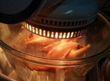 step5: 預熱光波爐220c3分鐘,用底架,乳鴿底向上,先波15分鐘，再反轉乳鴿面向上再波5分鐘即可