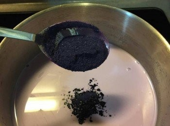 step4: 隨即再加入香芋粉攪勻，然後放涼備用