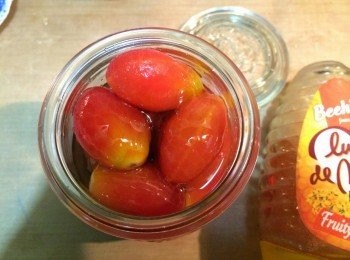 step5: 倒入蜂蜜，即可密封放入冰箱冷藏，冰鎮至隔日即可取出食用