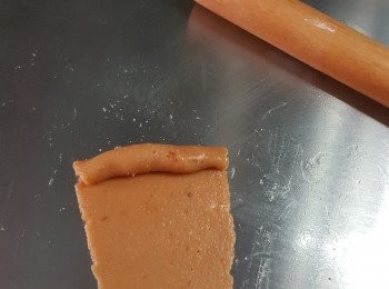 step9: 再由上向下卷起