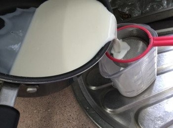 step4: 將牛奶過篩,
