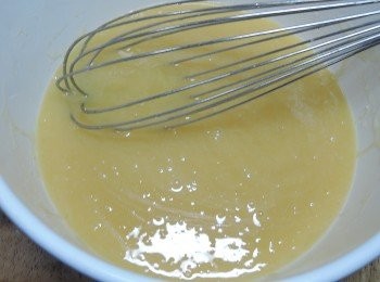 step2: 蛋一個一個加入打勻