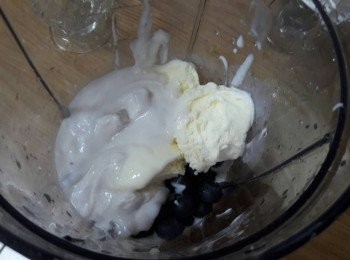 step2: 所有材料加入果汁機中打均勻