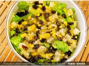 step6: 添加胡椒粉、羅勒葉、小黃瓜醬與黃芥末醬等調味料後，直接拌勻即可！