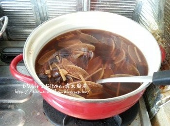 step8: 1小時後加入冰糖拌勻轉中火煲至冰糖溶化 , 熄火焗10分鐘即可