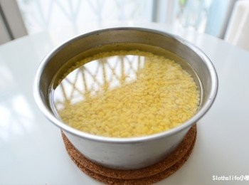 step1: 綠豆仁洗淨浸泡2小時後鍋內3杯水，鍋外2杯水蒸煮