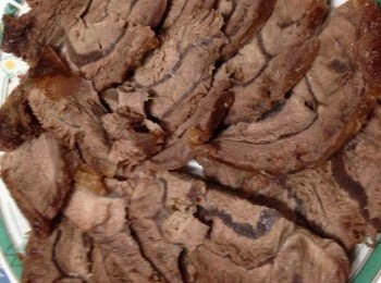 step4: 炆至淋身及收汁便可取出待凉後切成薄片，淋上稠身的滷汁，灑上麻油蔥花便可享用