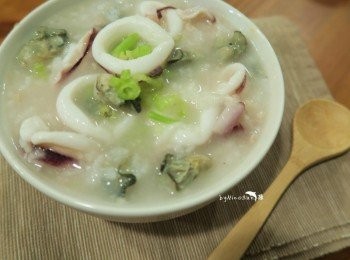 step6: 依喜好撒上芹菜末.撒上胡椒即完成