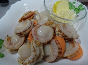 step1: 帆立貝解凍, 洗淨，抹乾備用