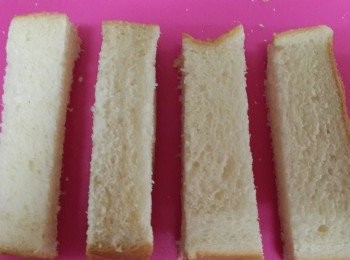 step1: 將厚片吐司切成4等份備用