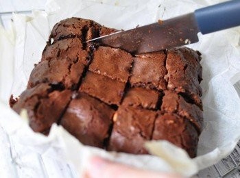 step9: 放涼10分鐘後切開16件