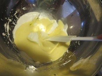 step4: 把（3）倒入蛋白中拌匀。