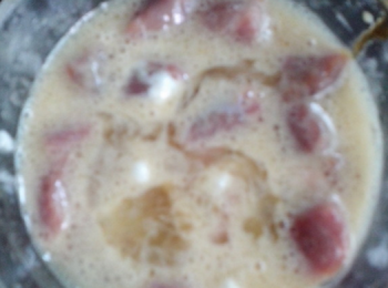 step2: 牛肉洗淨，泡去血水切丁，加入<span class="group_2">醃料</span>拌勻，醃制10分鐘。