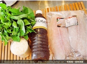 step1: 準備黑木耳養生露、魴魚片、生米與龍葵等料理<span class="group_1">食材</span>。