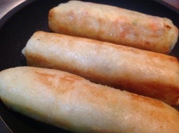 step3: 捲起油煎至皮金黃酥脆