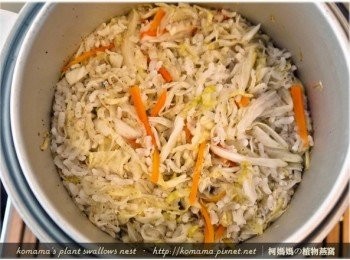 step7: 待電鍋跳起，先掀蓋拌一拌後，在悶煮十分鐘左右即可起鍋！